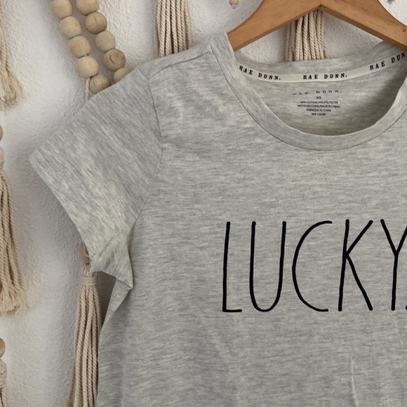 Rae Dunn lucky tee shirt short sleeve St. Patrick’s Day 🍀 Heather grey xs - Picture 6 of 14